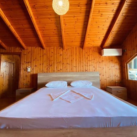 Wild Villa Apartments Sarandë Buitenkant foto